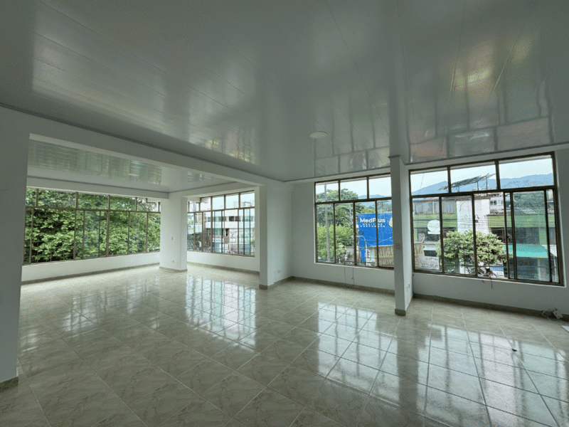 Local comercial SB012